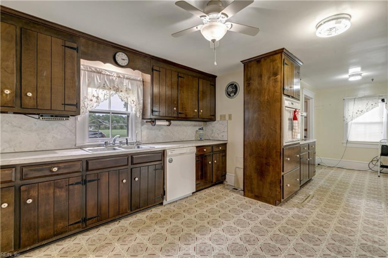 Photo 19 of 47 residential for sale in Gloucester County virginia