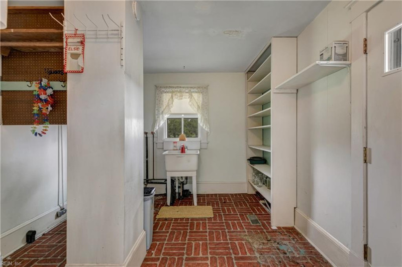 Photo 22 of 47 residential for sale in Gloucester County virginia