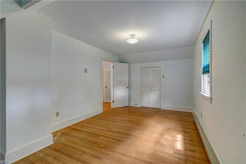 Photo 27 of 47 residential for sale in Gloucester County virginia
