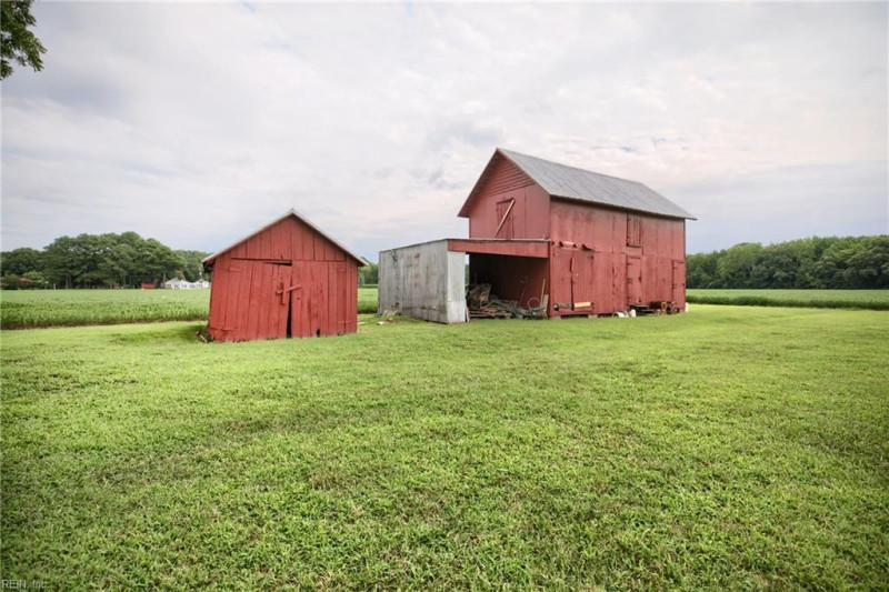Photo 8 of 47 residential for sale in Gloucester County virginia