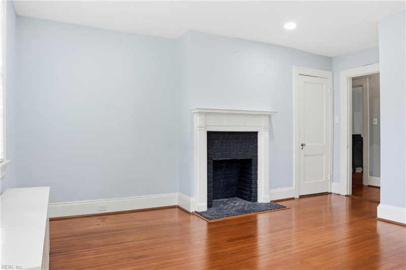 Photo 34 of 50 residential for sale in Norfolk virginia