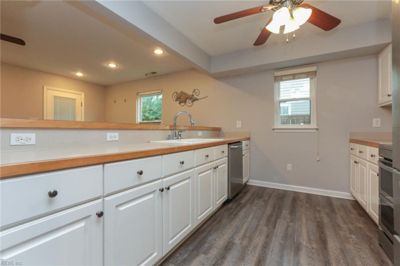 Photo 10 of 49 residential for sale in Virginia Beach virginia
