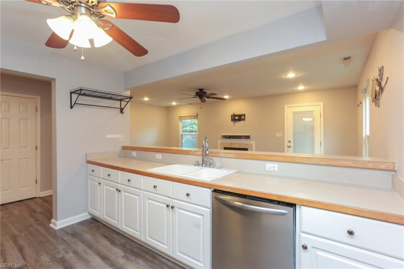 Photo 12 of 49 residential for sale in Virginia Beach virginia