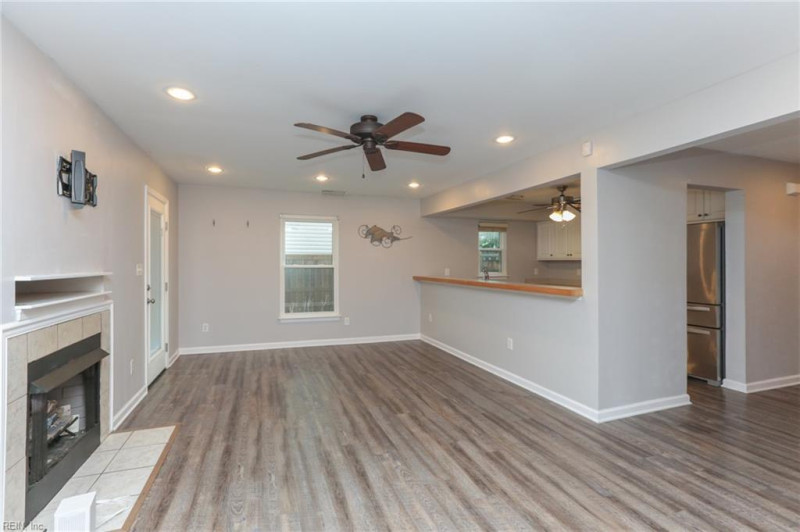 Photo 14 of 49 residential for sale in Virginia Beach virginia