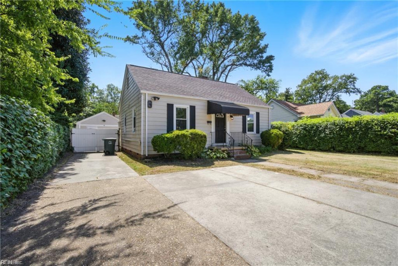 Photo 2 of 30 residential for sale in Norfolk virginia