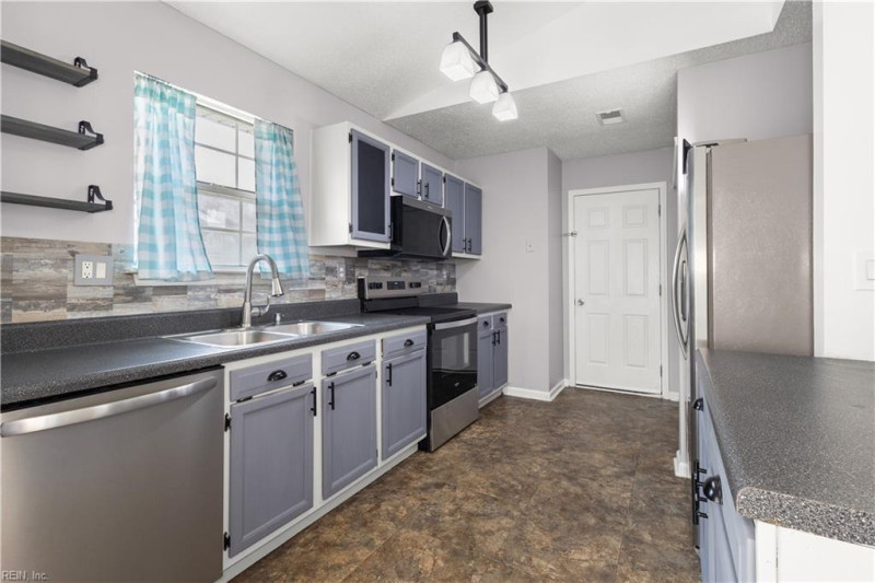 Photo 10 of 26 residential for sale in Virginia Beach virginia