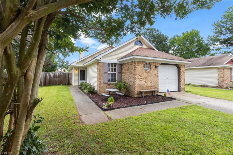 Photo 3 of 26 residential for sale in Virginia Beach virginia