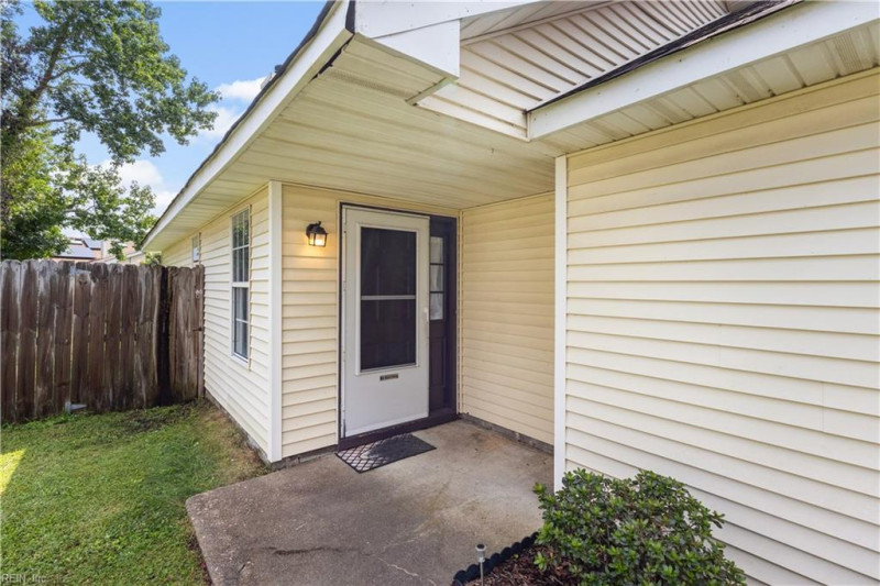 Photo 4 of 26 residential for sale in Virginia Beach virginia