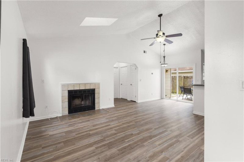 Photo 5 of 26 residential for sale in Virginia Beach virginia