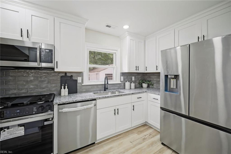 Photo 14 of 47 residential for sale in Norfolk virginia