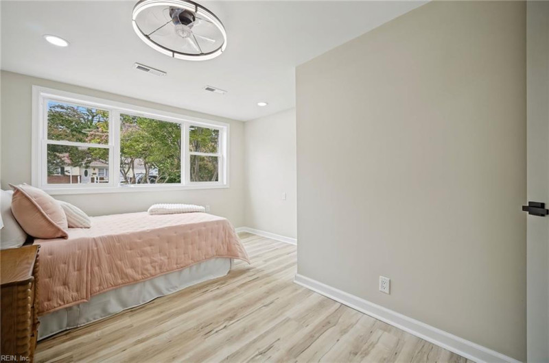 Photo 18 of 47 residential for sale in Norfolk virginia