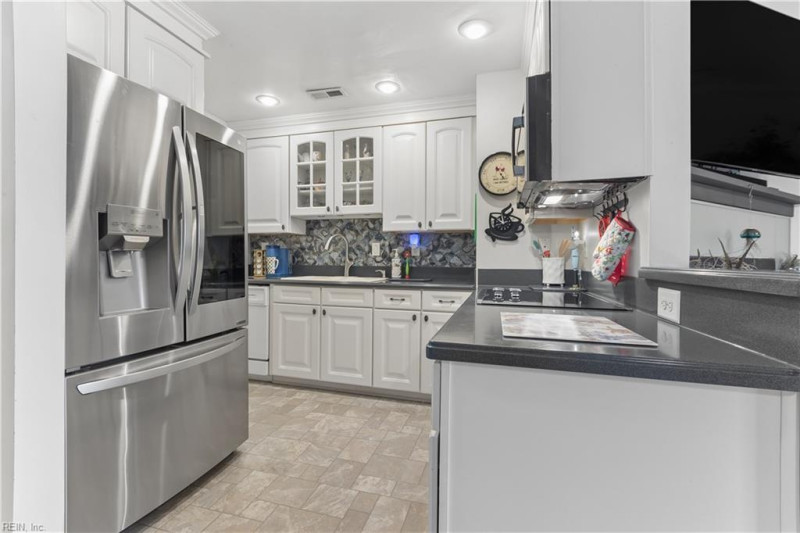 Photo 6 of 46 residential for sale in Norfolk virginia