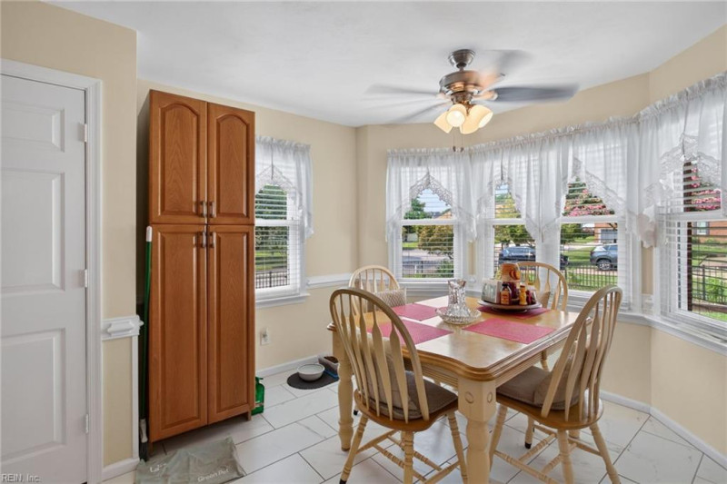 Photo 12 of 31 residential for sale in Chesapeake virginia