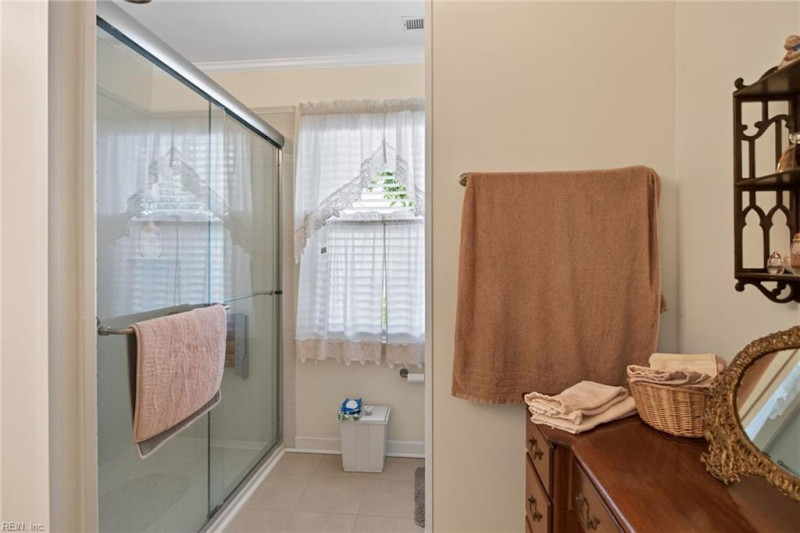 Photo 18 of 31 residential for sale in Chesapeake virginia