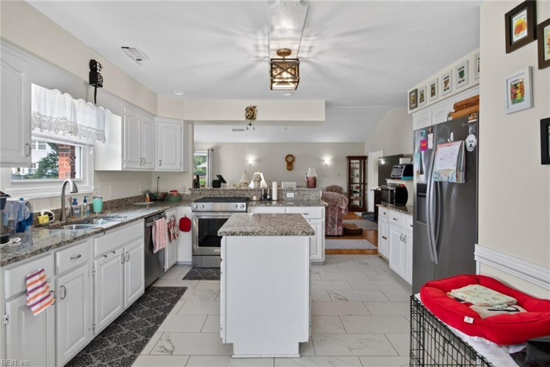 Photo 23 of 31 residential for sale in Chesapeake virginia