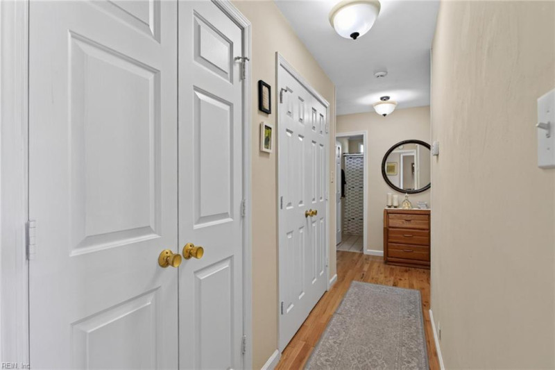 Photo 4 of 31 residential for sale in Chesapeake virginia