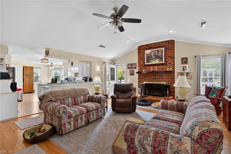 Photo 6 of 31 residential for sale in Chesapeake virginia