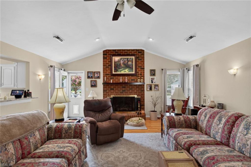 Photo 7 of 31 residential for sale in Chesapeake virginia