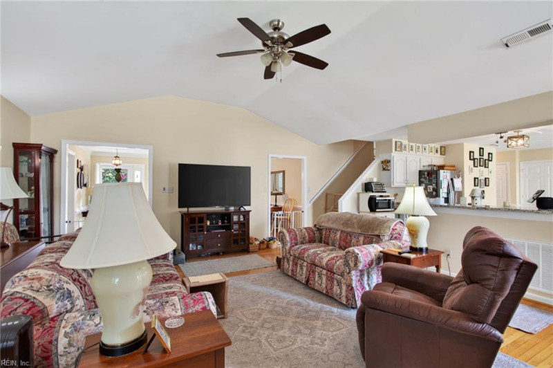 Photo 8 of 31 residential for sale in Chesapeake virginia