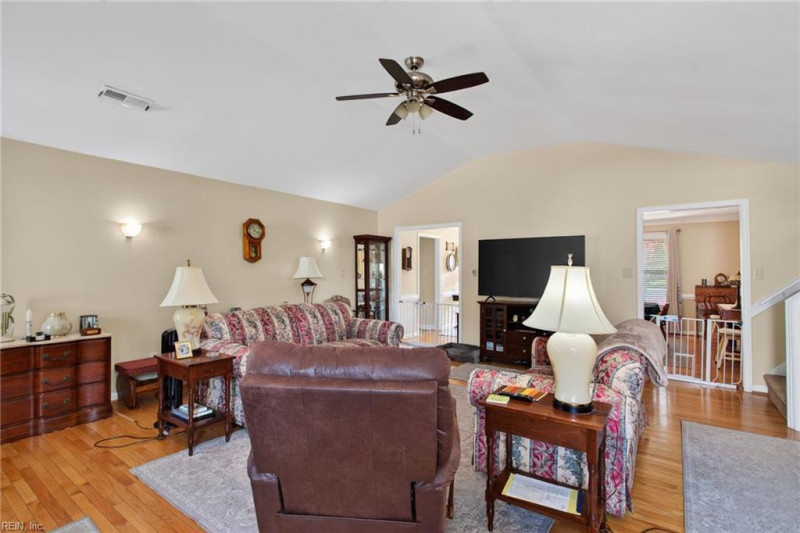 Photo 9 of 31 residential for sale in Chesapeake virginia