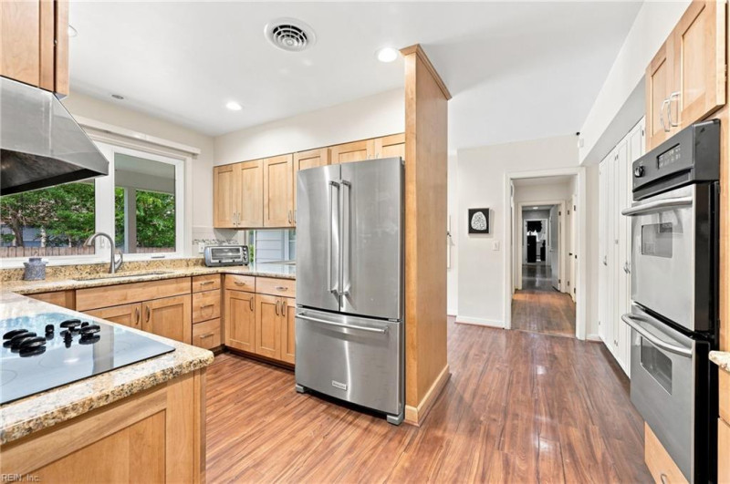Photo 4 of 48 residential for sale in Norfolk virginia
