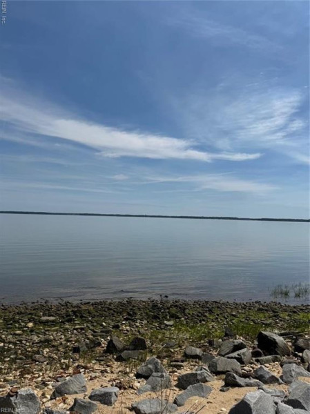 Photo 4 of 29 residential for sale in Isle of Wight County virginia