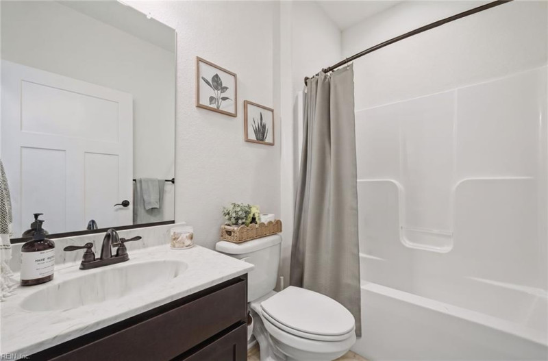 Photo 14 of 33 residential for sale in Suffolk virginia