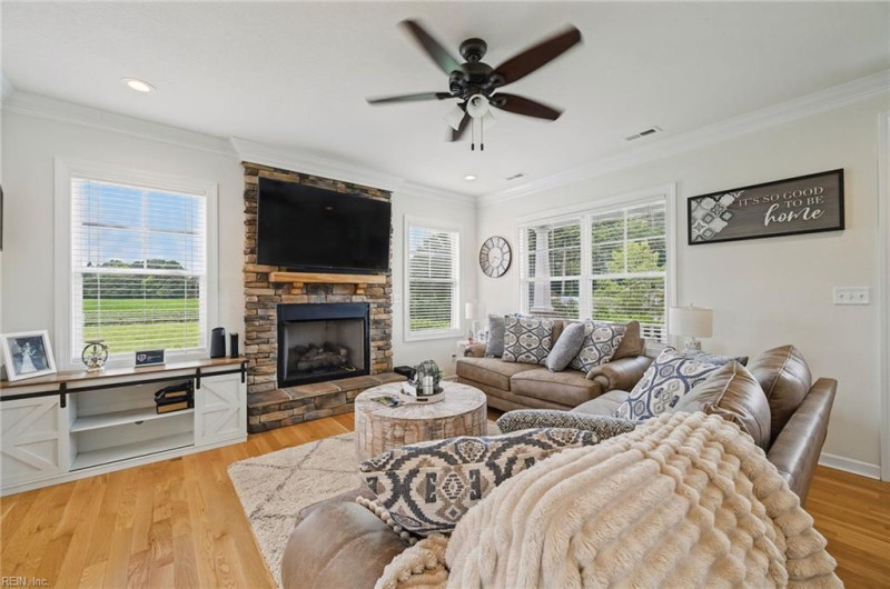Photo 7 of 33 residential for sale in Suffolk virginia