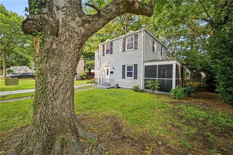 Photo 3 of 29 residential for sale in Norfolk virginia