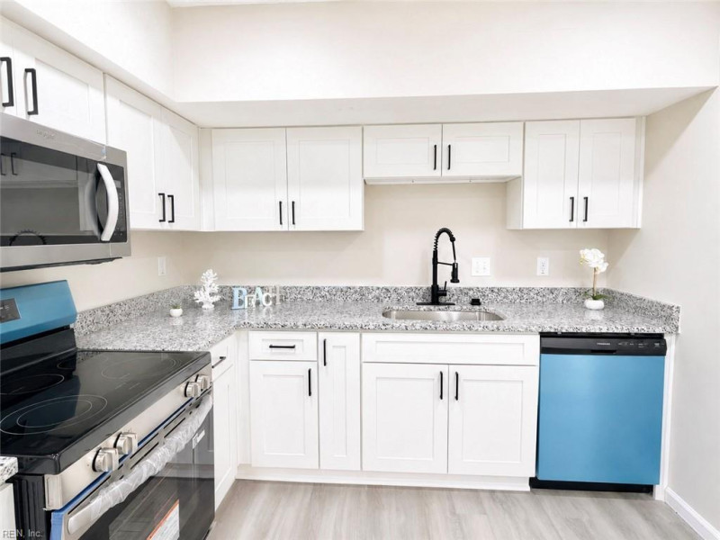 Photo 17 of 40 residential for sale in Hampton virginia