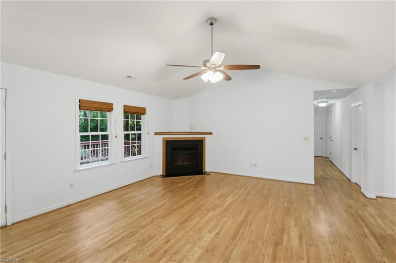 Photo 18 of 44 residential for sale in Mathews County virginia