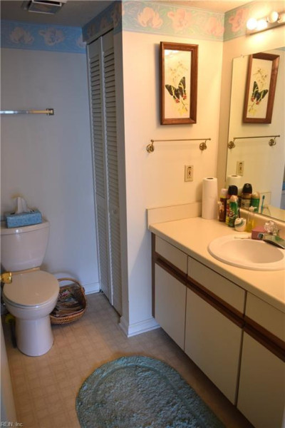 Photo 13 of 20 residential for sale in Hampton virginia