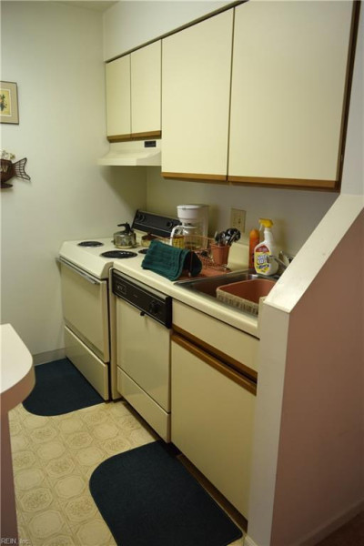 Photo 7 of 20 residential for sale in Hampton virginia