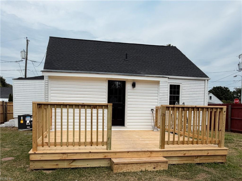 Photo 2 of 10 residential for sale in Portsmouth virginia