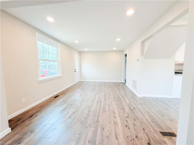 Photo 7 of 10 residential for sale in Portsmouth virginia