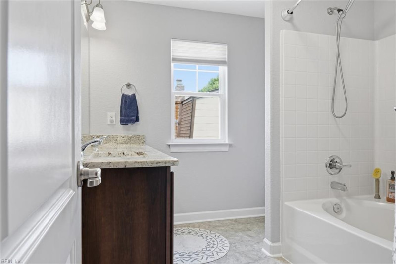 Photo 14 of 26 residential for sale in Chesapeake virginia