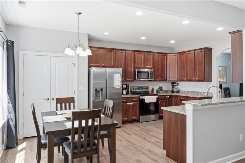 Photo 4 of 26 residential for sale in Chesapeake virginia