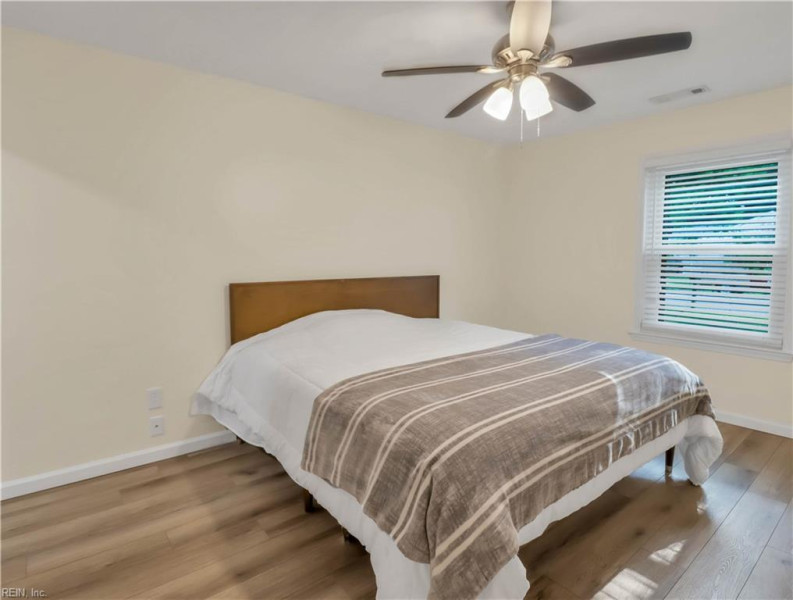 Photo 12 of 18 residential for sale in Virginia Beach virginia