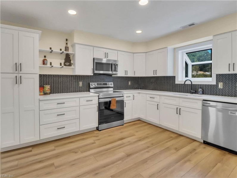 Photo 6 of 18 residential for sale in Virginia Beach virginia
