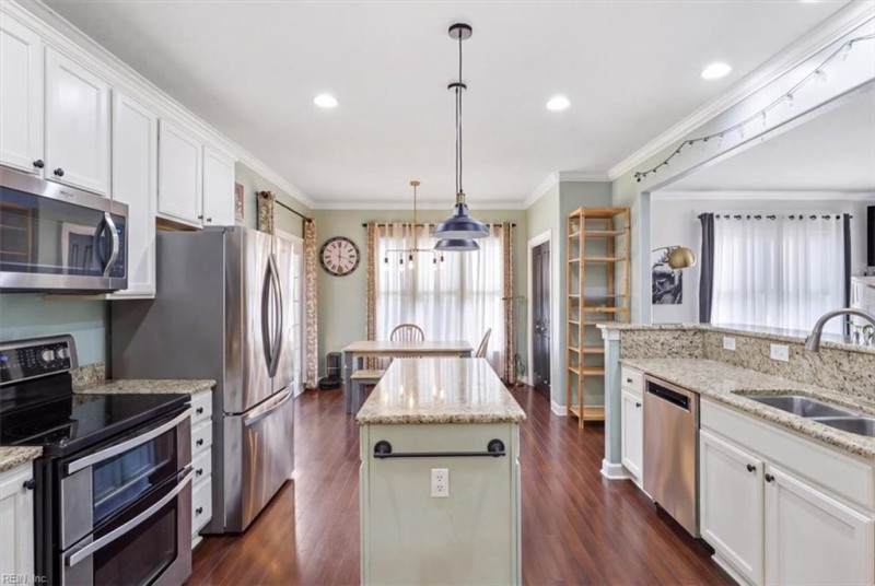 Photo 9 of 39 residential for sale in Chesapeake virginia