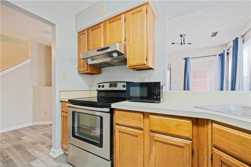 Photo 11 of 26 residential for sale in Newport News virginia