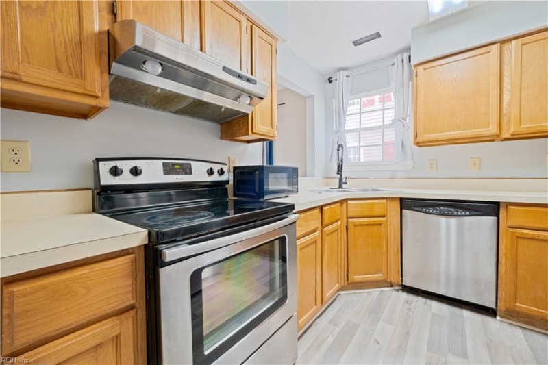 Photo 9 of 26 residential for sale in Newport News virginia