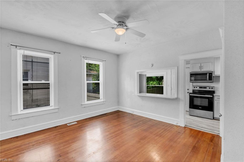 Photo 10 of 33 residential for sale in Newport News virginia