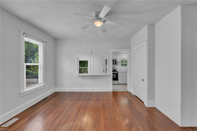 Photo 12 of 33 residential for sale in Newport News virginia