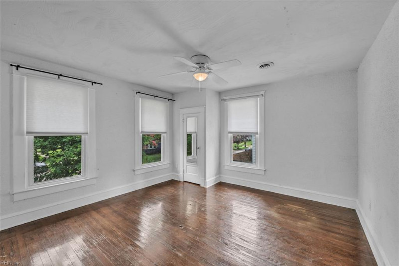 Photo 16 of 33 residential for sale in Newport News virginia
