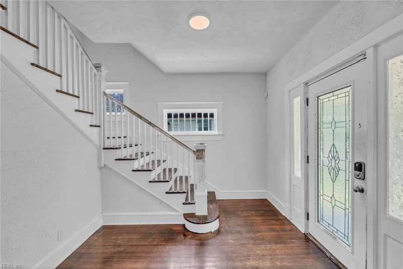 Photo 4 of 33 residential for sale in Newport News virginia