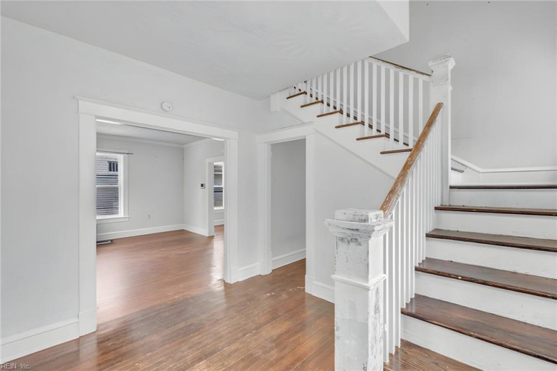 Photo 5 of 33 residential for sale in Newport News virginia