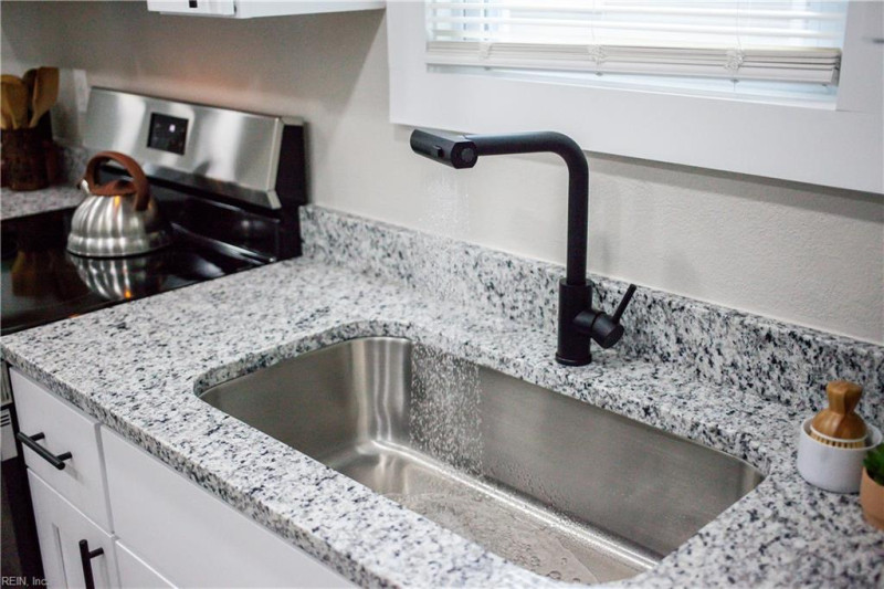 Photo 16 of 44 residential for sale in Portsmouth virginia