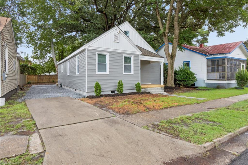 Photo 2 of 44 residential for sale in Portsmouth virginia