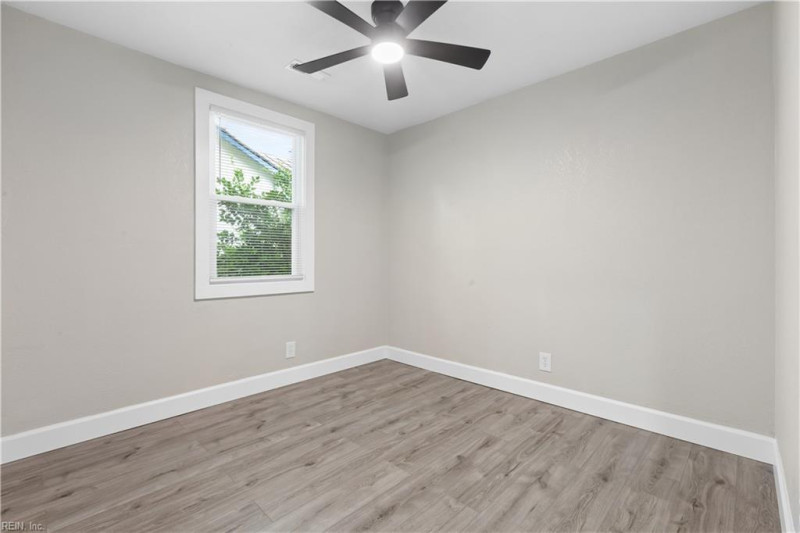 Photo 20 of 44 residential for sale in Portsmouth virginia